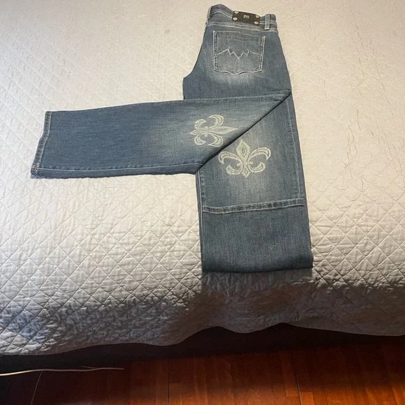 Miss Me Blue Straight Leg Jeans with Embroidered Fleur-de-Lis - Picture 5 of 13